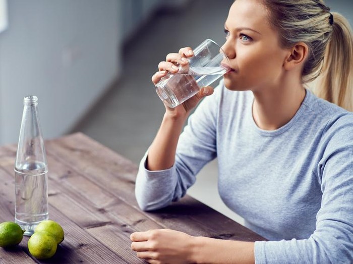 Hasil gambar untuk minum air putih