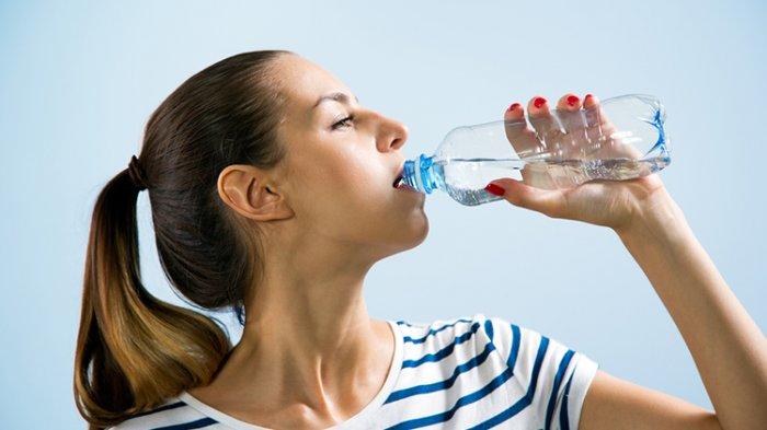Hasil gambar untuk minum air putih